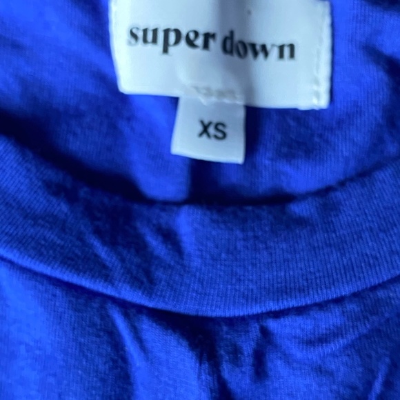 Superdown short sleeve tee Symone twist front crop top XS - Picture 9 of 10